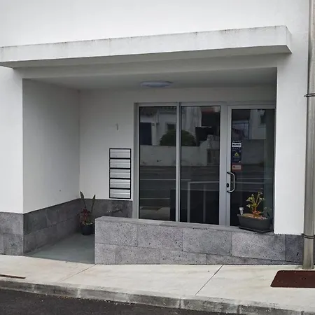 아파트 Ocean Breeze With A Pleasant Patio *