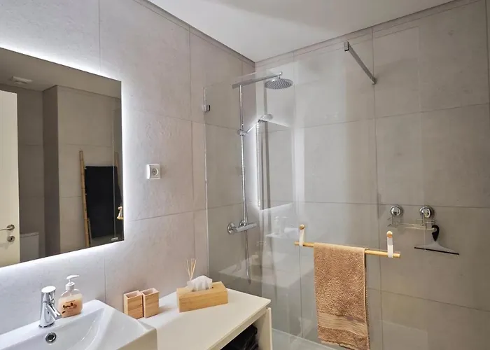 Ocean Breeze With A Pleasant Patio *